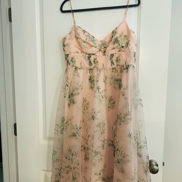 Women’s Dress - Picture 3 of 4